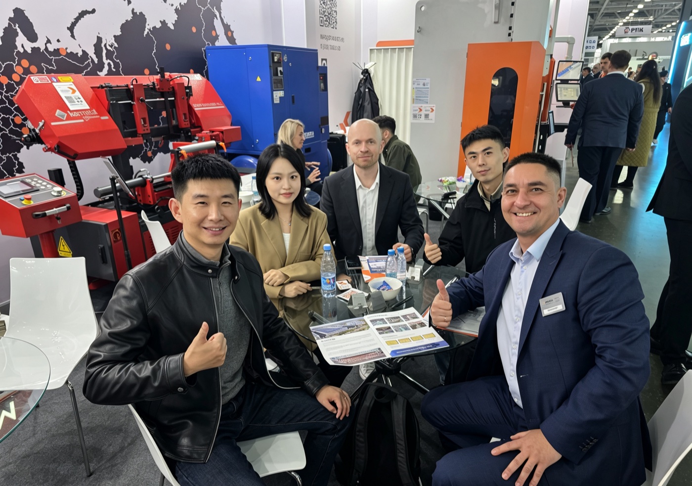 Handemo partner meeting at exhibition